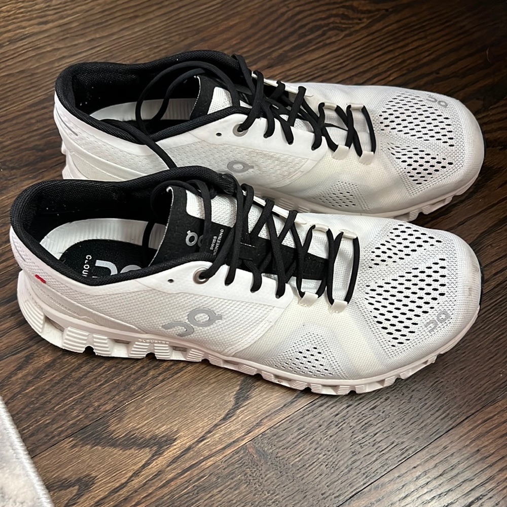 ON RUNNING on cloud X size 9